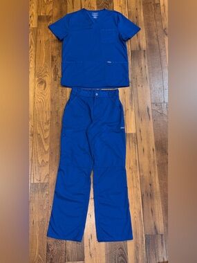 LIKE NEW- Cherokee Workwear Revolution Royal Blue Scrub Set for Women- Small